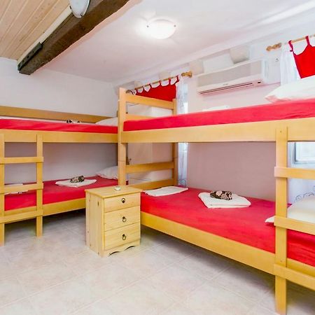 The City Place Hostel Dubrovnik Bagian luar foto